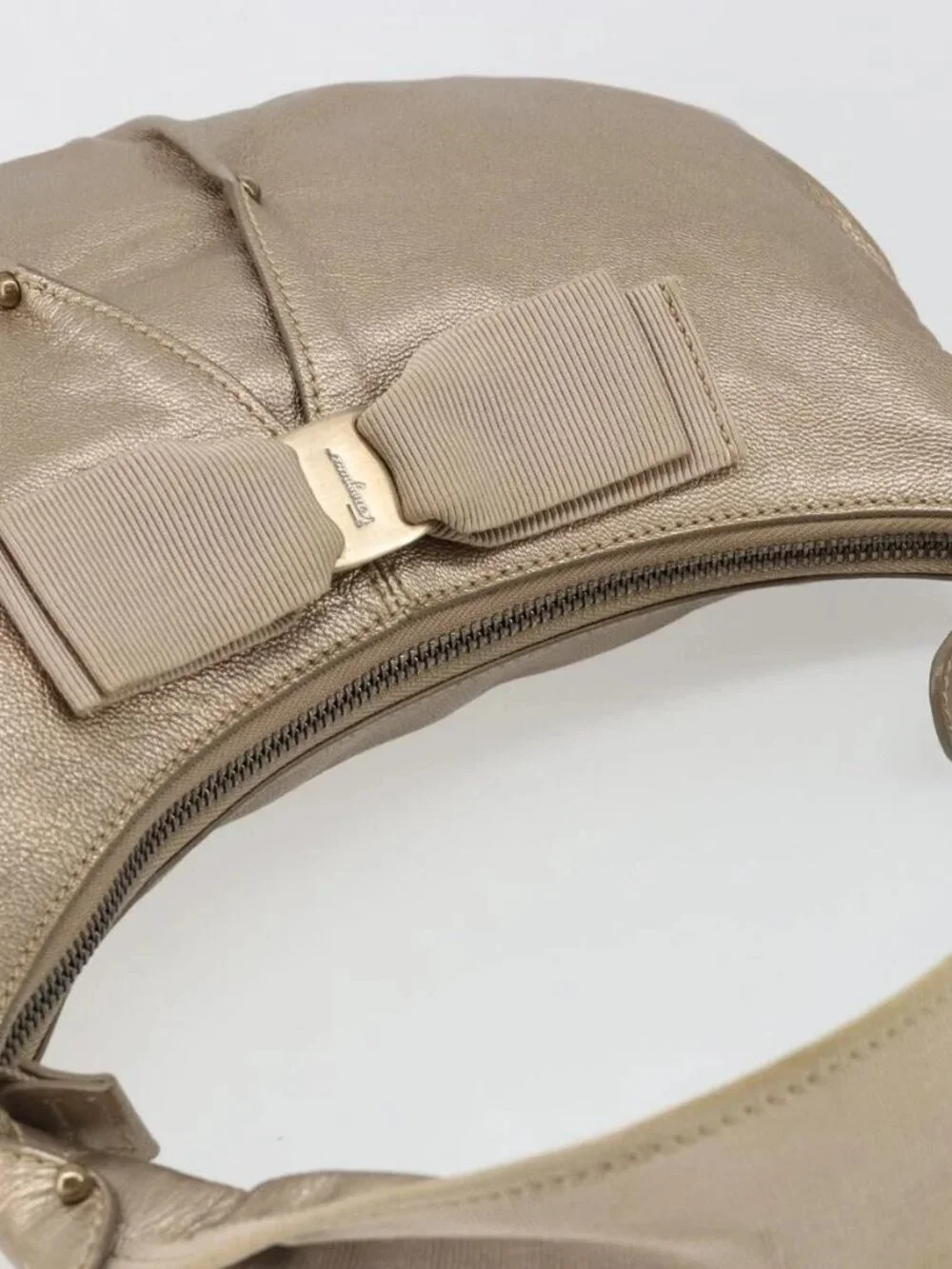 Salvatore Ferragamo Vala Shoulder Bag Leather Champagne Gold Gold Auth 186269A